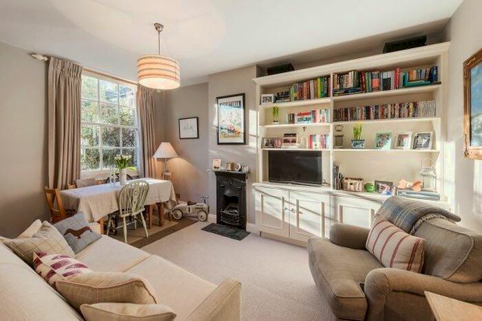 2 Bedroom Flat To Rent In Burns Road, Battersea, SW11