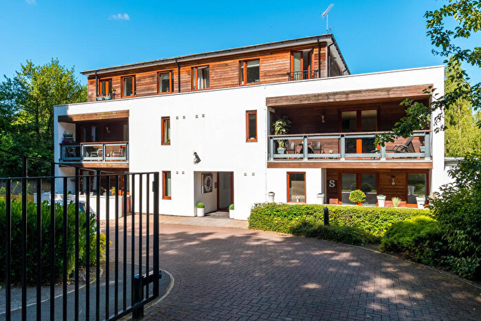 2 Bedroom Flat To Rent In Eton Court, Allerton Park, Leeds, West Yorkshire, LS7