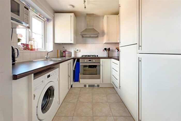 2 Bedroom Maisonette For Sale In Pearson Grove, Chelmsford, CM1
