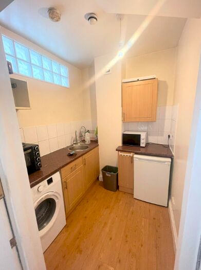 1 Bedroom Flat To Rent In Golders Green Road, London, NW11