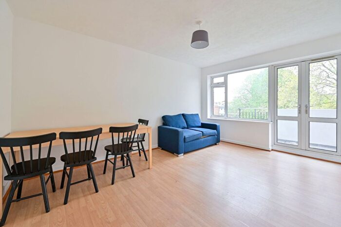 3 Bedroom Flat To Rent In Thessaly Road, Battersea, London, SW8