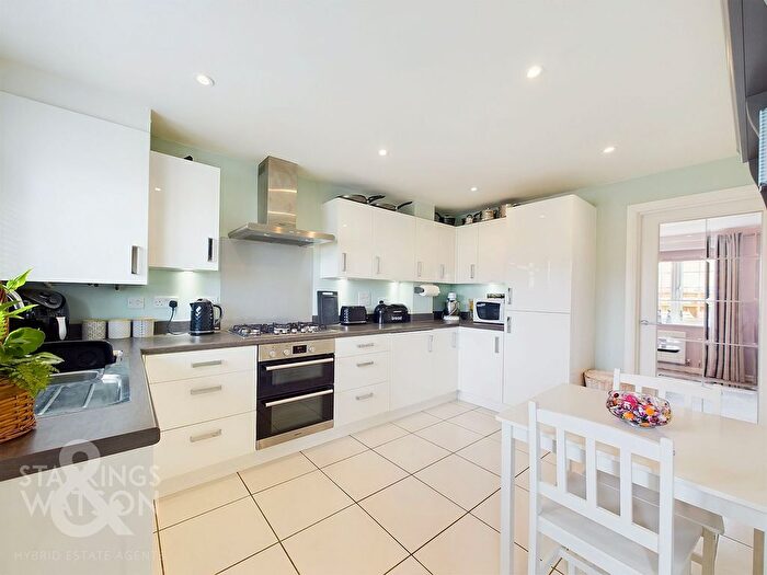 4 Bedroom Detached House For Sale In Nightingale Avenue, Wymondham, NR18