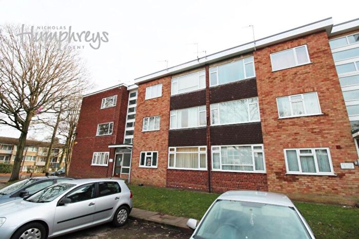 2 Bedroom Flat To Rent In Richmond Close, Hansworth Wood, B20