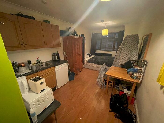 Studio To Rent In Caledonian Road, Islington, N7