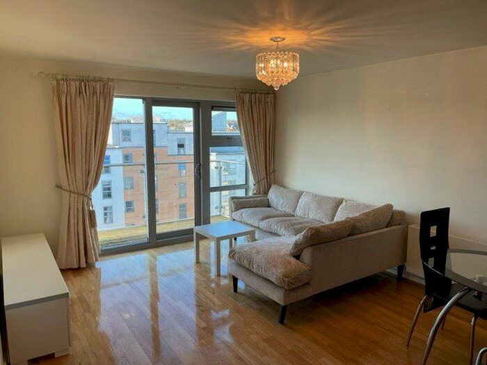 1 Bedroom Flat To Rent In Queen Mary Avenue, London E18