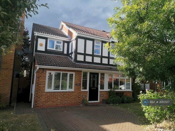 4 Bedroom Detached House To Rent In Prunus Close, West End, Woking, GU24