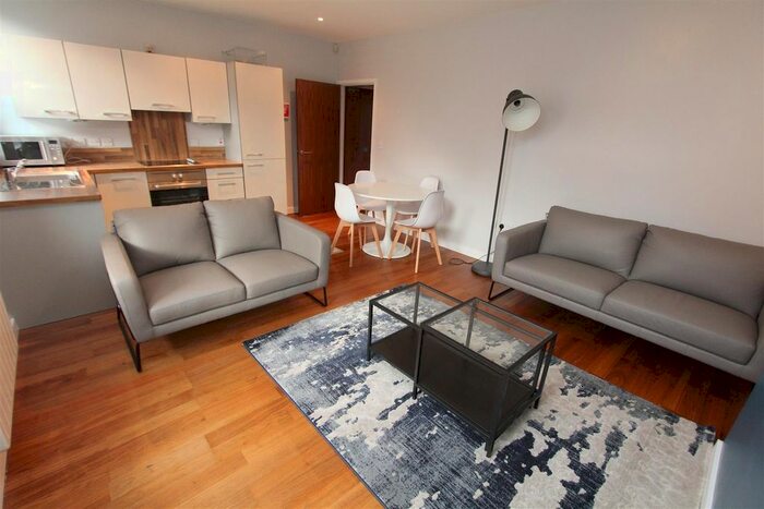 2 Bedroom Flat To Rent In Ring Road, Moortown, Leeds, LS17