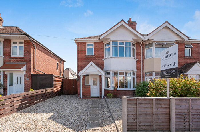 3 Bedroom Semi-Detached House For Sale In King Georges Avenue, Regents Park, Southampton, Hampshire, SO15