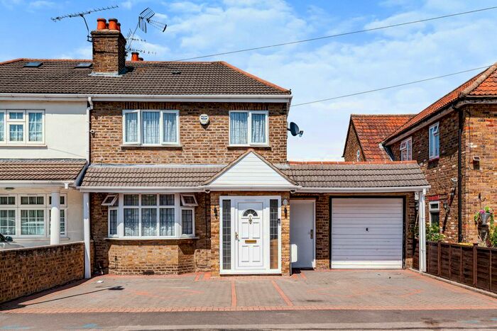 3 Bedroom Semi-Detached House To Rent In St Paul's Avenue, Slough, SL2