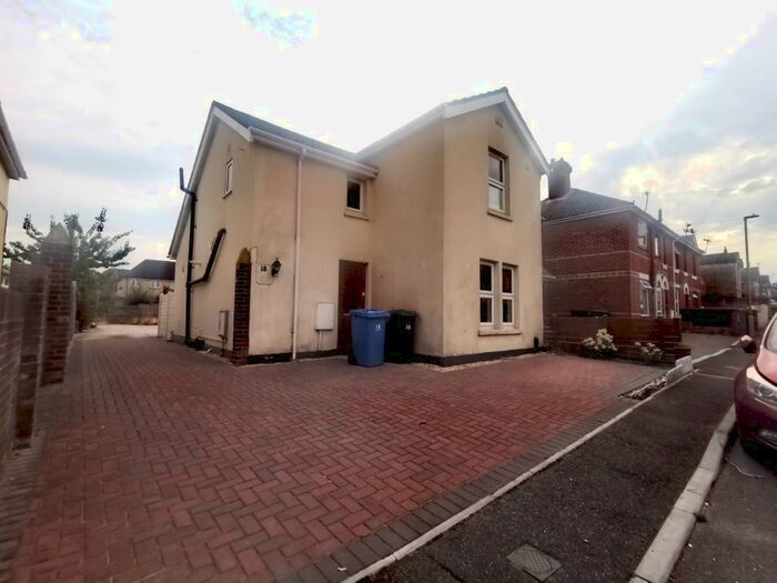 4 Bedroom House To Rent In Buckland Road, Poole, BH12