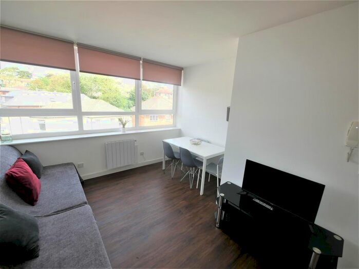2 Bedroom Flat To Rent In Flat Hill House, Bournemouth, BH1