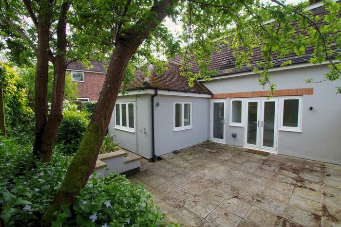 2 Bedroom Apartment For Sale In South Stoke, Reading, RG8