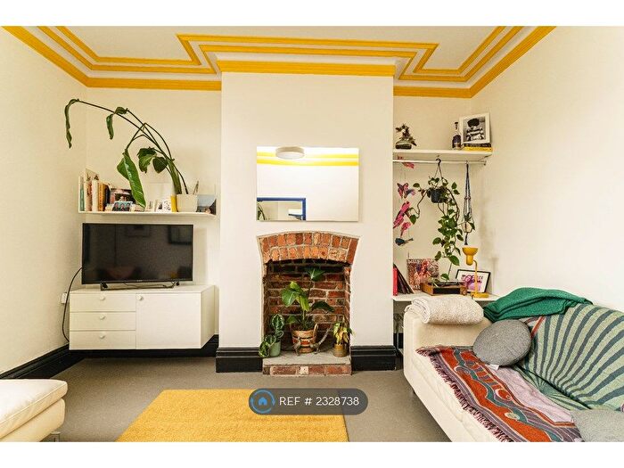 2 Bedroom Flat To Rent In Manchester Road, Stockport, SK4