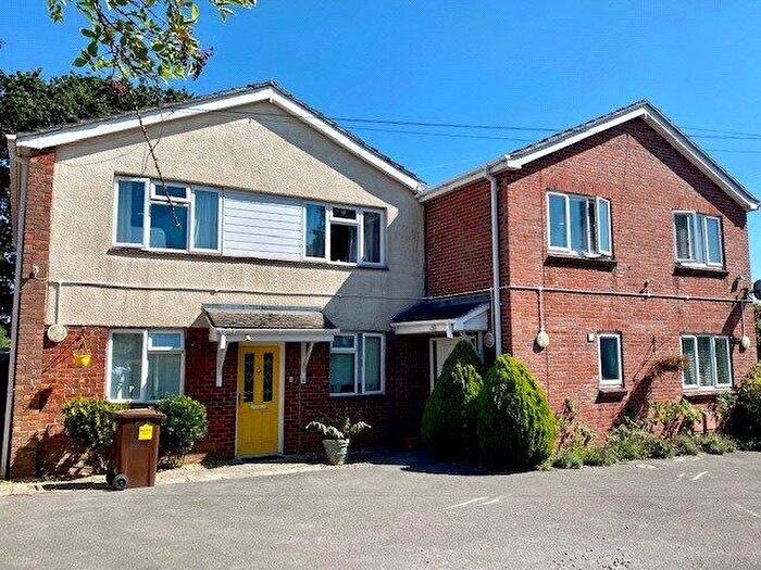 2 Bedroom Flat To Rent In Winchester Road, Bishops Waltham, Southampton, Hampshire, SO32