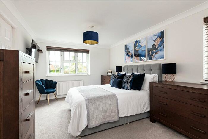 4 Bedroom Detached House For Sale In Grenadier Close, Rainham Gillingham, ME8