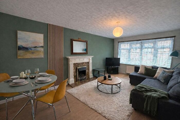 2 Bedroom Flat To Rent In Nottingham, NG5