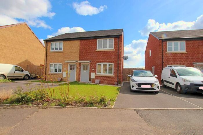 2 Bedroom Semi-Detached House For Sale In Conker Grove, Louth, LN11