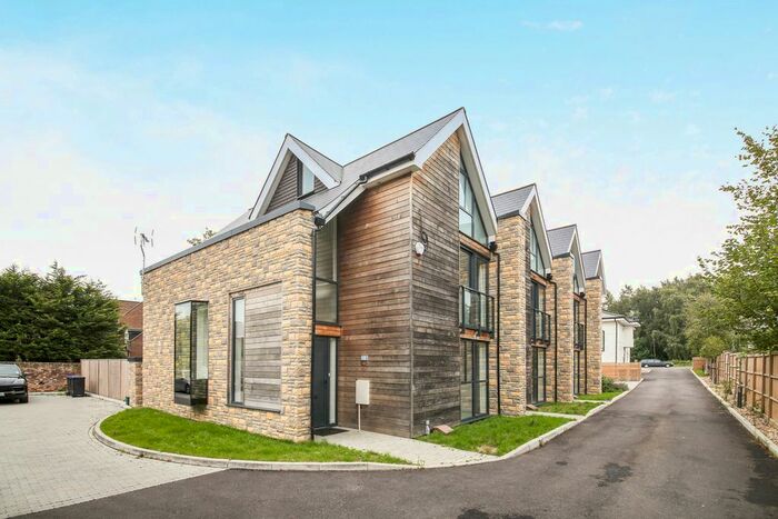 3 Bedroom End Of Terrace House To Rent In Ditton Grove, Esher, KT10