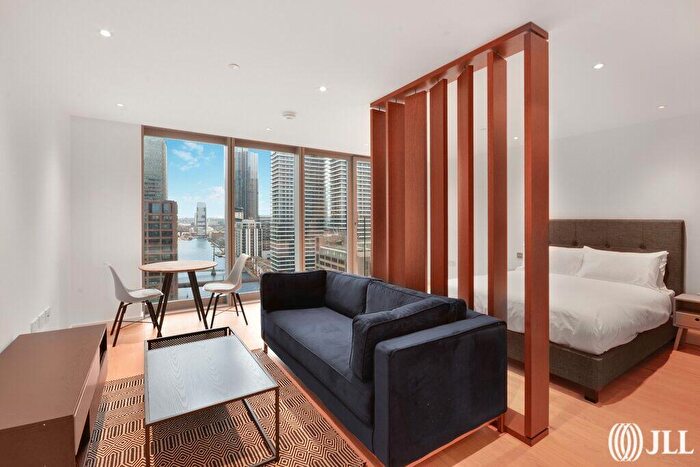 Flat To Rent In Landmark Pinnacle London, E14