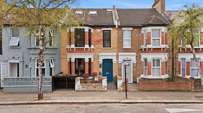 3 Bedroom Terraced House For Sale In Scotts Road, Leyton, E10