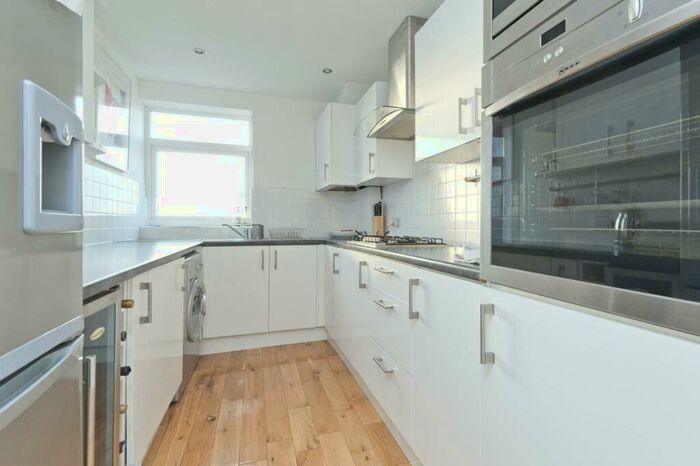 2 Bedroom Flat To Rent In Green Lane, Northwood, HA6