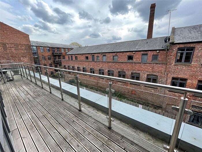 2 Bedroom Flat To Rent In East Point, East Street, Leeds, West Yorkshire, LS9