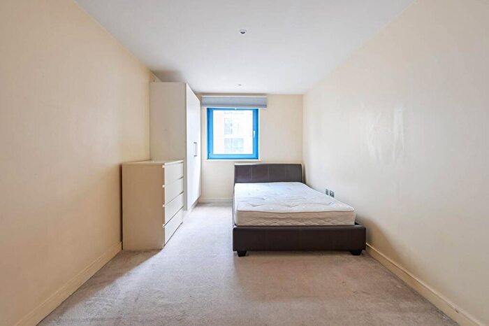 3 Bedroom Flat To Rent In Western Gateway, Royal Docks, London, E16