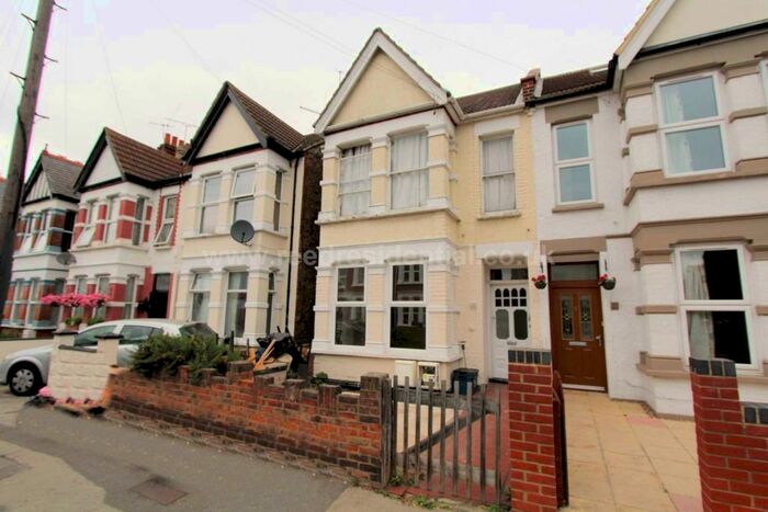 2 Bedroom Flat To Rent In Albion Road, Westcliff On Sea, SS0