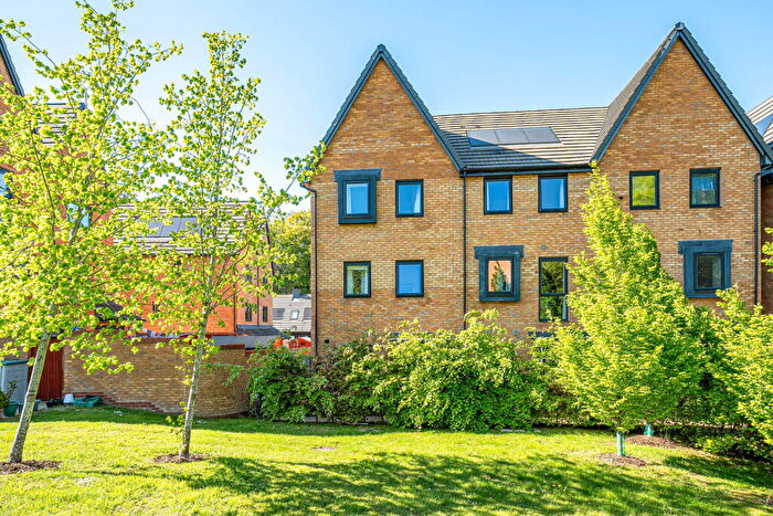 4 Bedroom End Of Terrace House For Sale In Brassie Close, Basingstoke, RG24