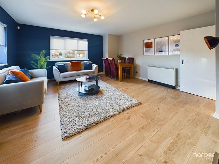 2 Bedroom Flat For Sale In Eversley Street, Tollcross, Glasgow, G32