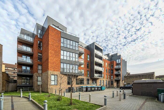 2 Bedroom Flat To Rent In Waleorde Road, London, SE17