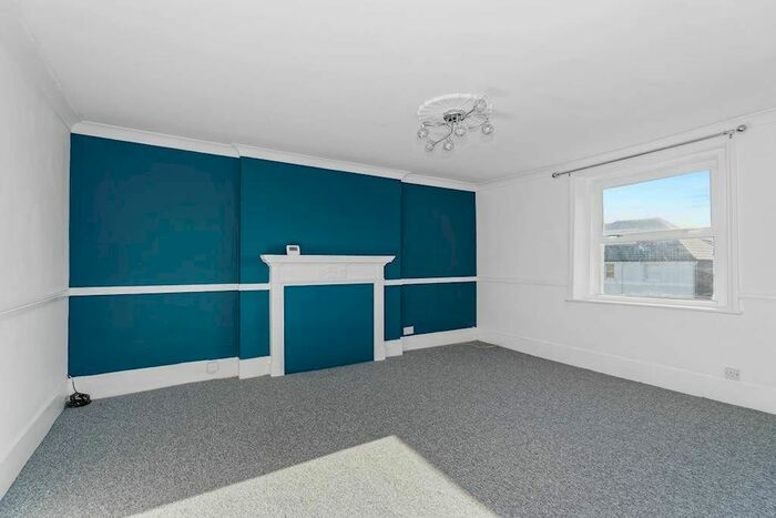 2 Bedroom Flat For Sale In Chandos Square, Sandringham Court, Broadstairs, Kent, CT10