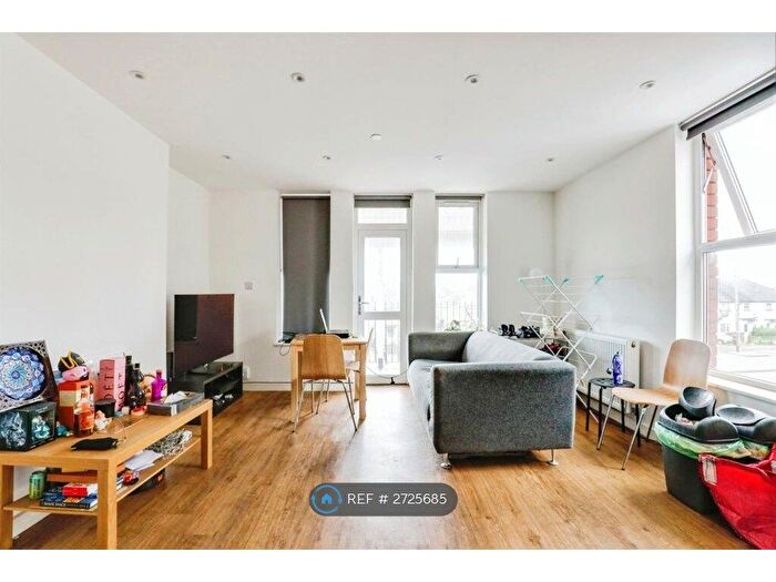 2 Bedroom Flat To Rent In North Road, Cardiff, CF14