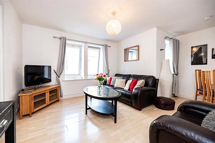 2 Bedroom Flat To Rent In Albany Court, Top Floor, AB11