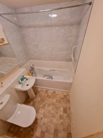 3 Bedroom Semi-Detached Bungalow To Rent In Hilda Road, London, Greater London, E16