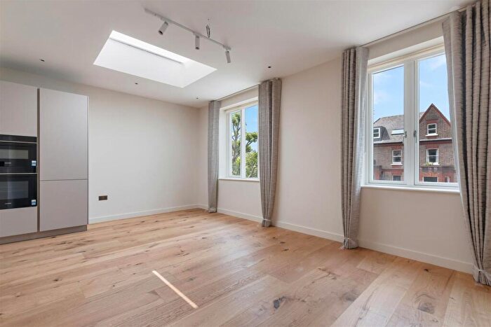 1 Bedroom Apartment To Rent In Netherhall Gardens, Hampstead, London, NW3