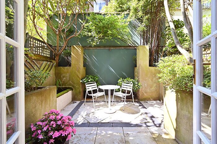 4 Bedroom Terraced House For Sale In Knox Street, London, W1H