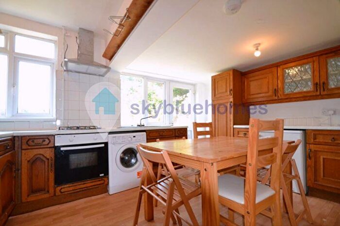 6 Bedroom Semi Detached House To Rent In Queens Road, Leicester, LE2