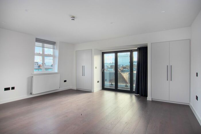 Studio To Rent In Shorts Gardens, London, WC2H