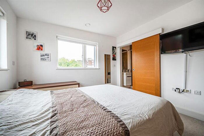 2 Bedroom Flat For Sale In Clarence Walk, Clapham, SW4