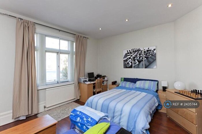 Studio To Rent In Ewell Road, Surbiton, KT6