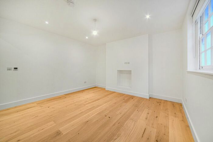 2 Bedroom Flat To Rent In London, NW1