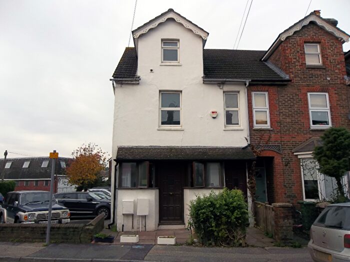2 Bedroom Ground Maisonette To Rent In Station Road, Horsham, West Sussex, RH13