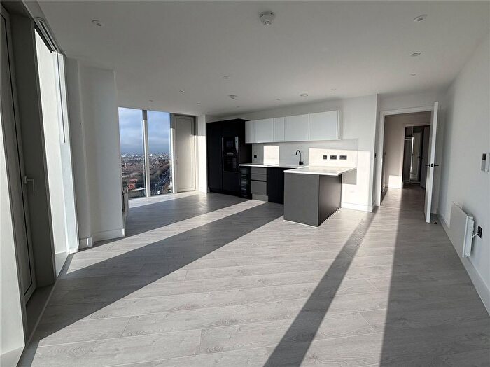 2 Bedroom Flat For Sale In Vista River Gardens, Trinity Island, Trinity Way, Manchester, M3