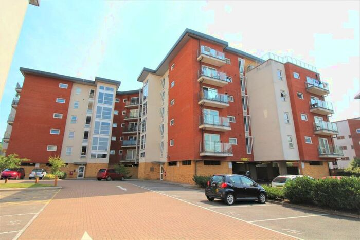 2 Bedroom Flat To Rent In Clarkson Court, Hatfield, AL10
