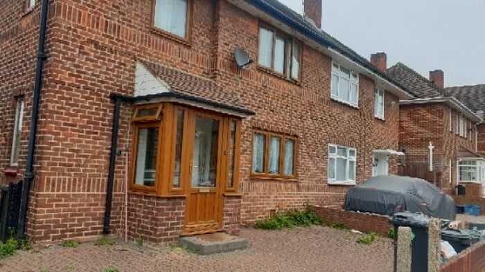 3 Bedroom Semi-Detached House To Rent In Mendip Road, Ilford, IG2