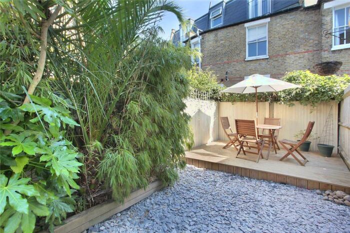 2 Bedroom Flat To Rent In Yukon Road, Clapham South, London, SW12