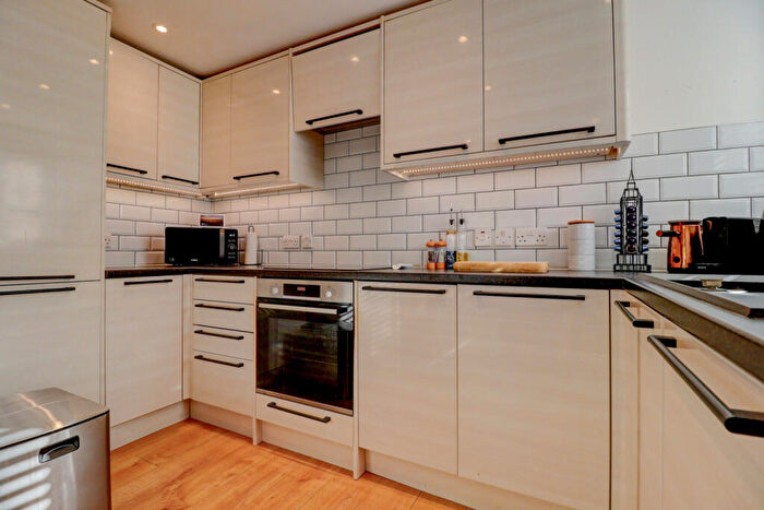 2 Bedroom Apartment For Sale In The Avenue, Amersham, Buckinghamshire, HP7