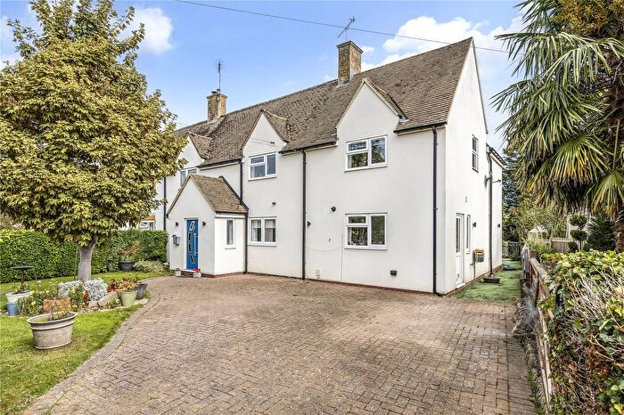 4 Bedroom Semi-Detached House For Sale In Sandscroft Avenue, Broadway, Worcestershire, WR12