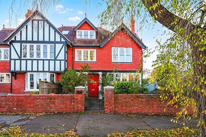 4 Bedroom Property For Sale In Sutherland Avenue, Bexhill-On-Sea, TN39